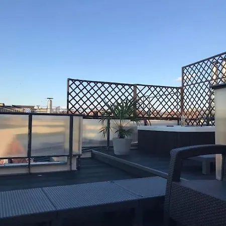 Triplex Rooftop - Parlement View & Jacuzzi