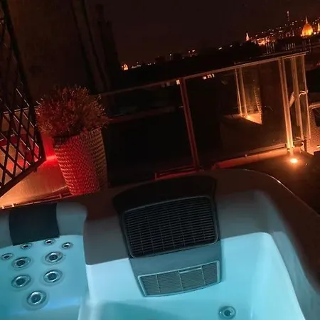 Triplex Rooftop - Parlement View & Jacuzzi
